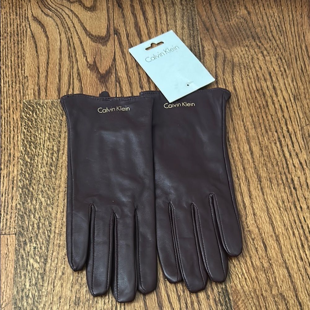 Calvin Klein Women's Leather Gloves Size Medium Burgundy New with Tags